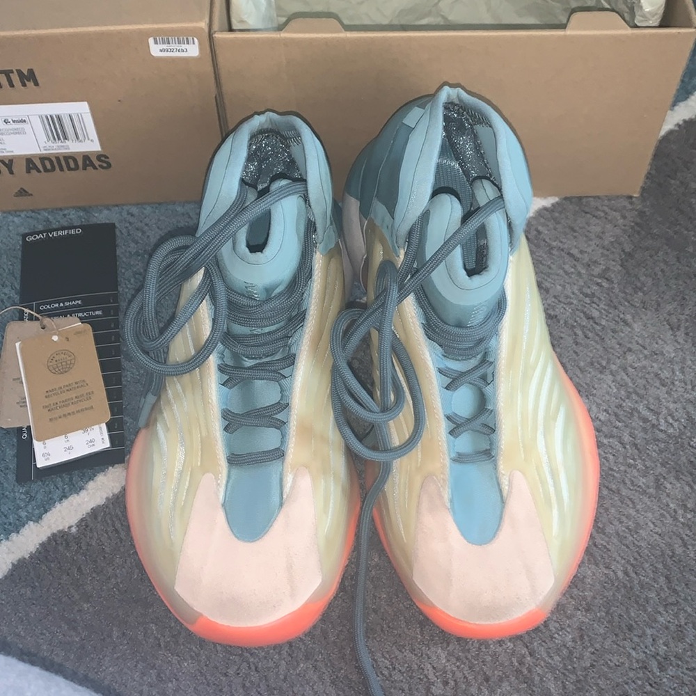 Yeezy Qntm gently used